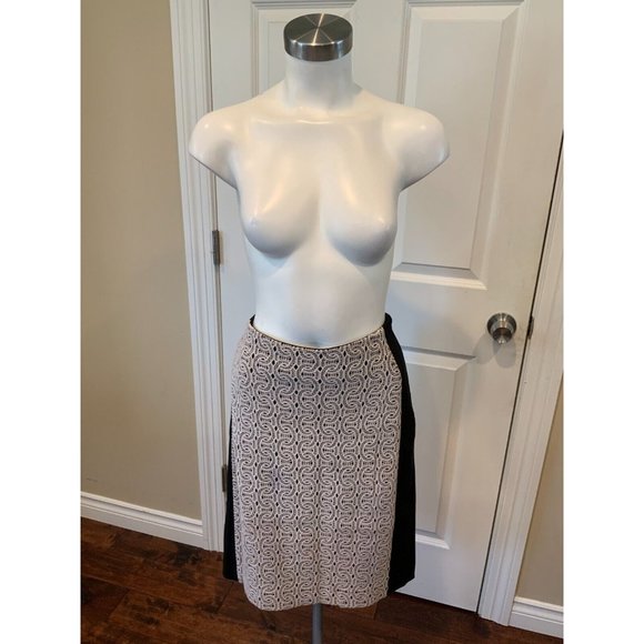Diane Von Furstenberg White & Black "Mahalia Chains Lace" Pencil Skirt, Size 10 - Picture 2 of 7